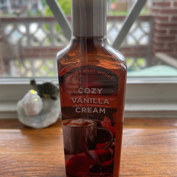 4 Bath and Body Works Hand Soap - Picture 3 of 5